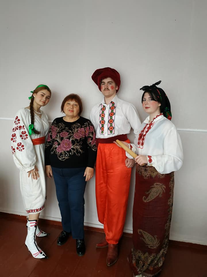 Урок-вистава в день вишиванки від вчителя Крамаренко Лідії Сергіївни  та учнів професії "Кухар"